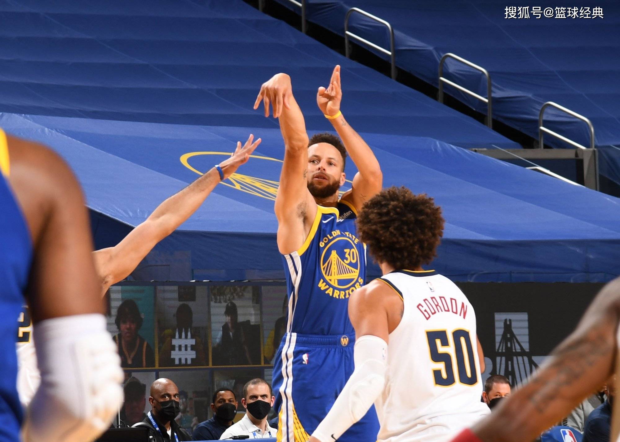 里程碑夜！丹佛掘金回应争议，欧联今晚刷纪录，球迷炸锅，球队文化再被提及